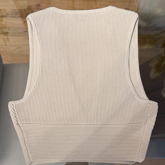 Babaton Ivory Ribbed V-Neck Top - Picture 4 of 4